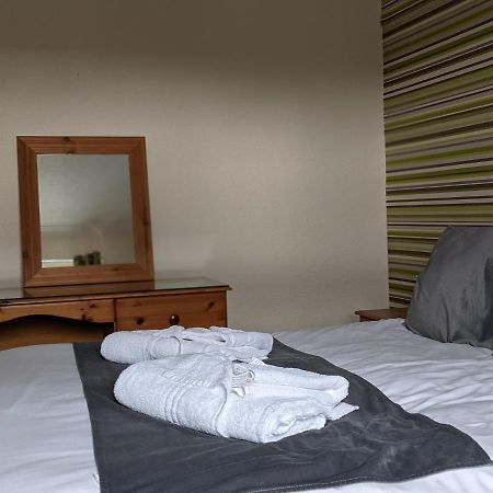 Crown Hotel Langholm Buitenkant foto