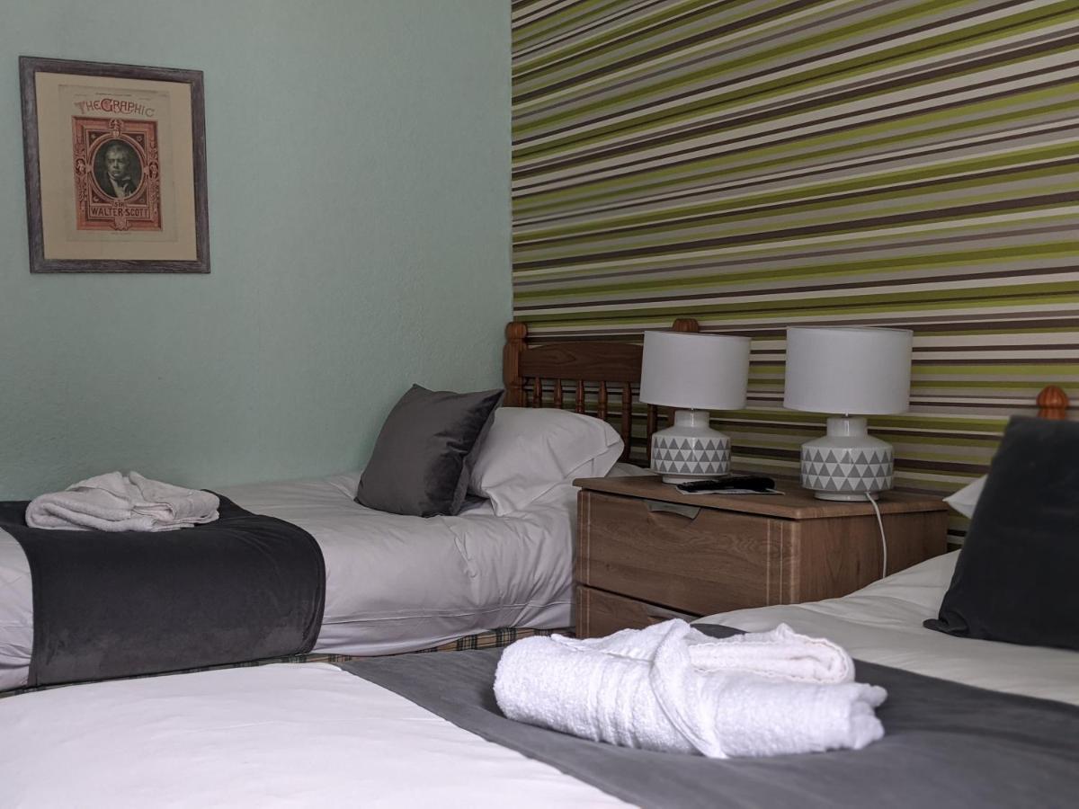Crown Hotel Langholm Buitenkant foto
